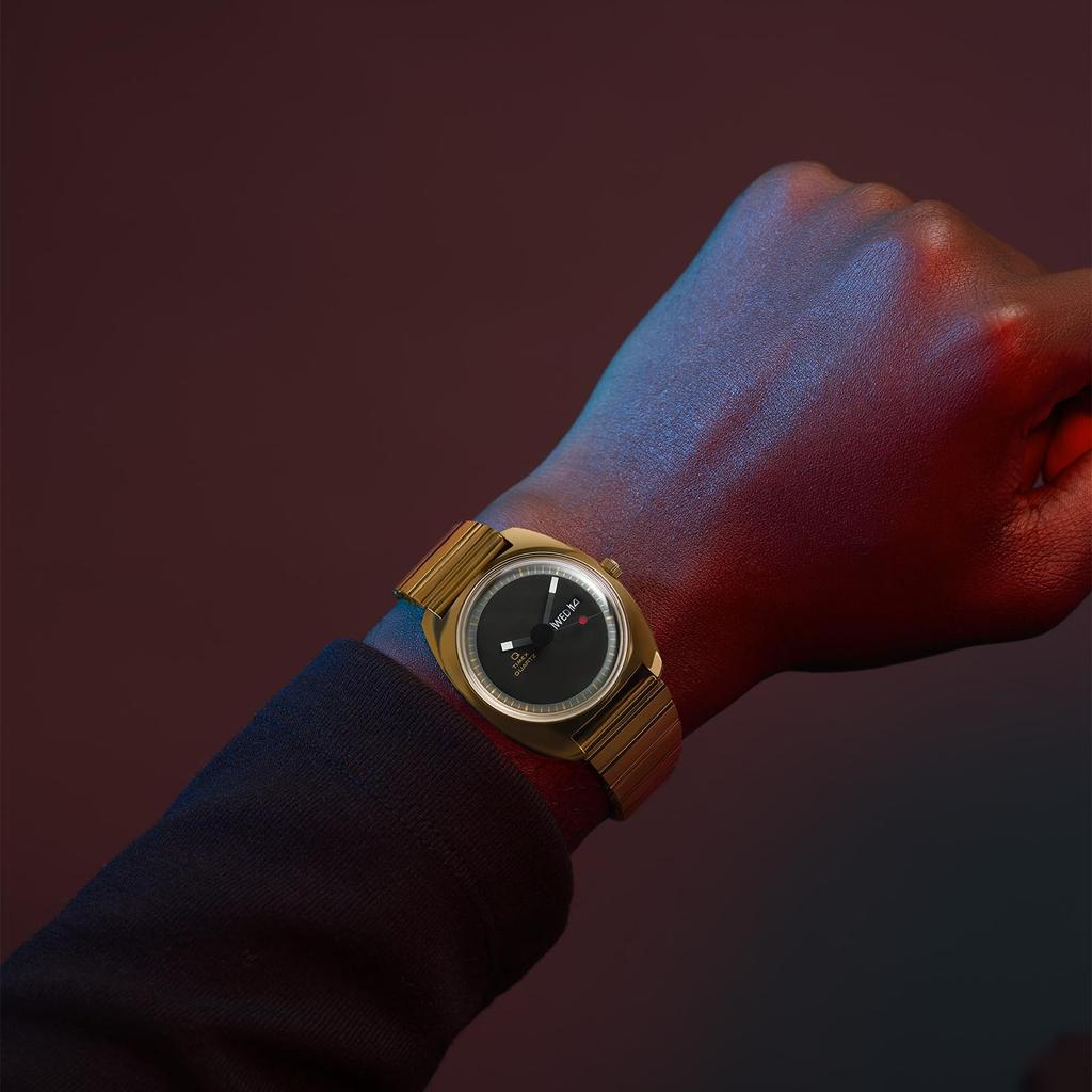 TIMEX Q Enigma TW2Y34400 Unisex Watch, Quartz Movement, 5 ATM Water Resistance, Plastic, Black Dial, Stainless Steel [Used]