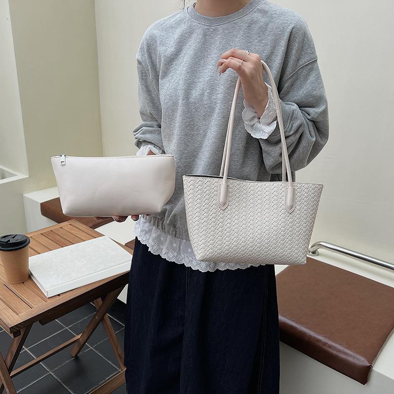 

Yogodlns Плетеная сумка-тоут для женщин Большая плетеная сумка Мягкая кожаная сумка через плечо Рабочая сумка-шоппер для путешествий с кошельком 23x9x18cm