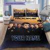The Rookie Benutzerdefinierter Name Muster Bettwäsche Steppdecke Set Bettbezug Kissenbezug Zuhause Geburtstagsgeschenk(1 Bettbezug + 2 Kissenbezüge, ohne Füllung)