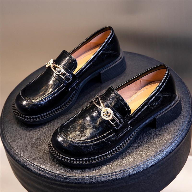 

Модные одинарные туфли женские весна 2025 новые толстые каблуки спортивные туфли с одной педалью повседневные детские туфли из кожи женские туфли прилив 35 чёрный