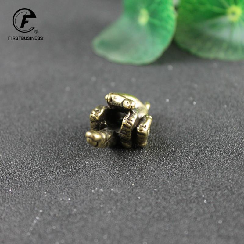 Copper Hand with Erect Middle Finger Up Statue Punk Style Vintage Brass Hand Miniature Ornaments Home Office Desk Decoration Toy