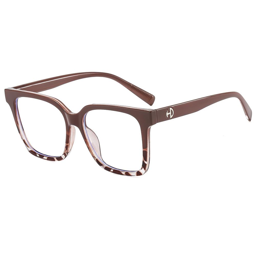 The new TR myopia frame in summer shows a small European and American style with a large frame of anti-blue glasses.