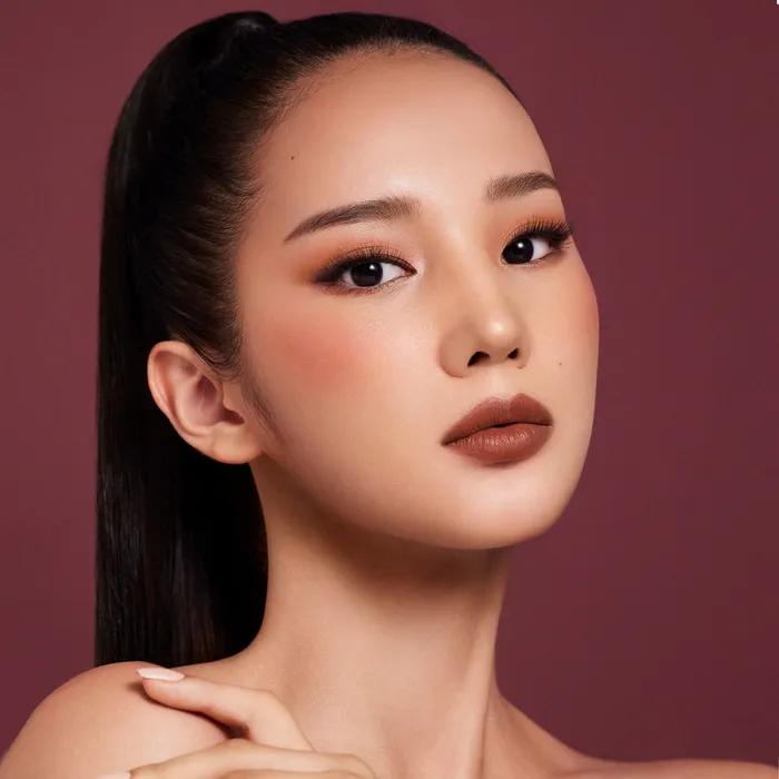 Petal Touch Plumping Lip Velour