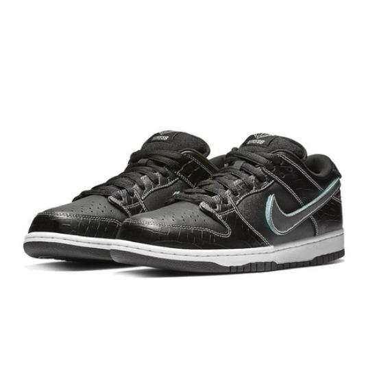 

Nike SB Dunk Low Pro x Diamond Supply Co. Black Diamond 2018 Чоловічий BV1310-001 EU 38 чорний
