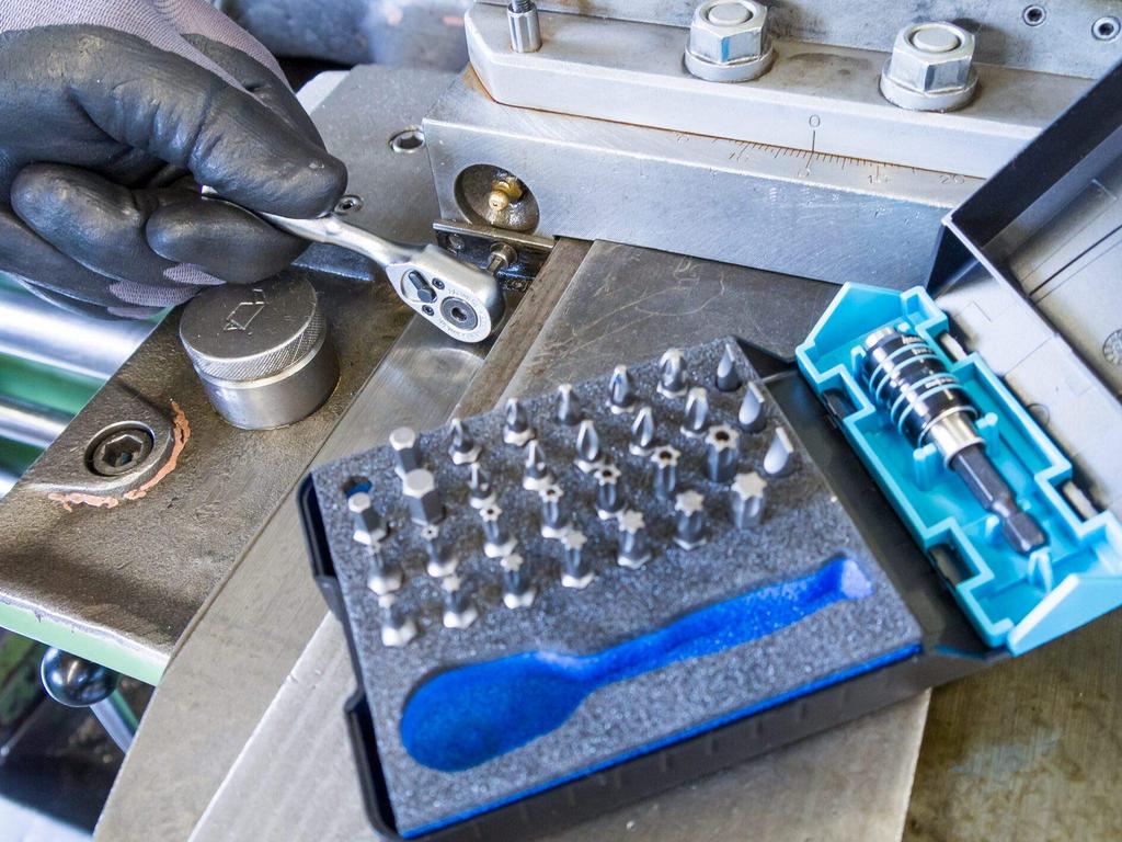 HAZET Bit Set with Ratchet Set Imported from Handle, 6.35mm (1/4") Drive, 33-Piece [Officially Japan] 863MBIT/33