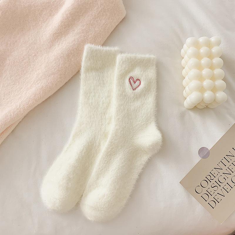 Zhuji Women's Mid-Calf Mink Velvet Heart Jacquard Sleep Socks - Warm & Thick for Autumn/Winter