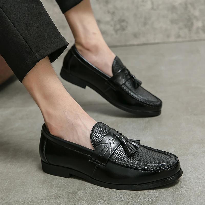 2024 High Quality Brand Men's Leather Casual Shoes Tassel Design Loafers Retro Brown Men's Driving Shoes Commuting Anti Slip