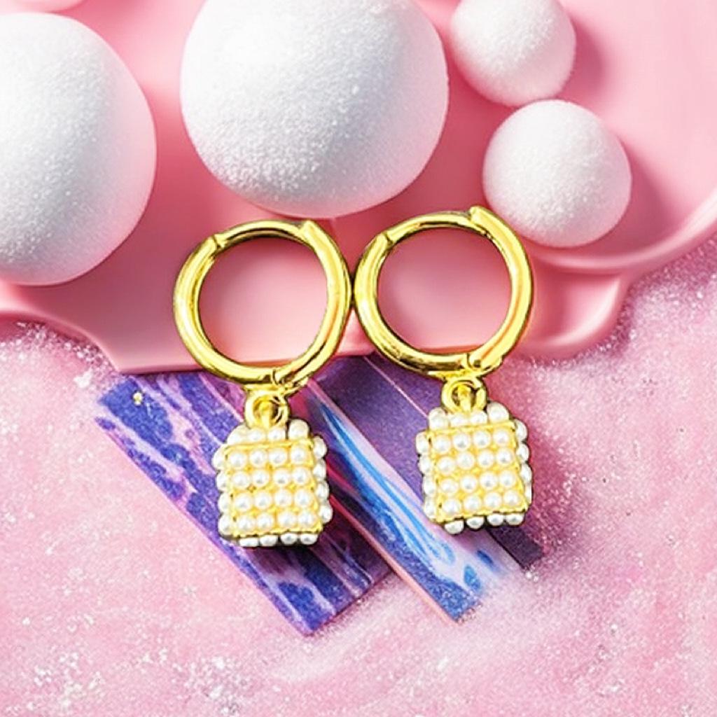 

Elegant Zircon Pearl Retro Stud Earrings