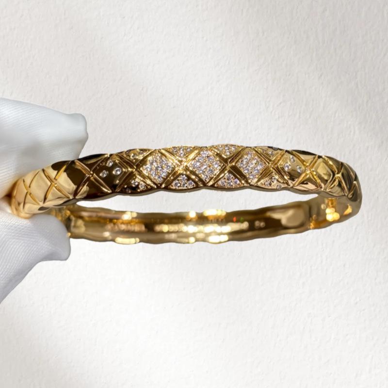 Elegant Little Coco Starry Diamond Quilted Bracelet for Women