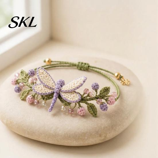 Kit Braccialetto Fatto a Mano Kit Crochet Ispirato alla Natura Fai da Te, Gioielli Uncinetto 3D Animali Piante Set Regalo Set per Creare Fiore Acero Libellula Farfalla,