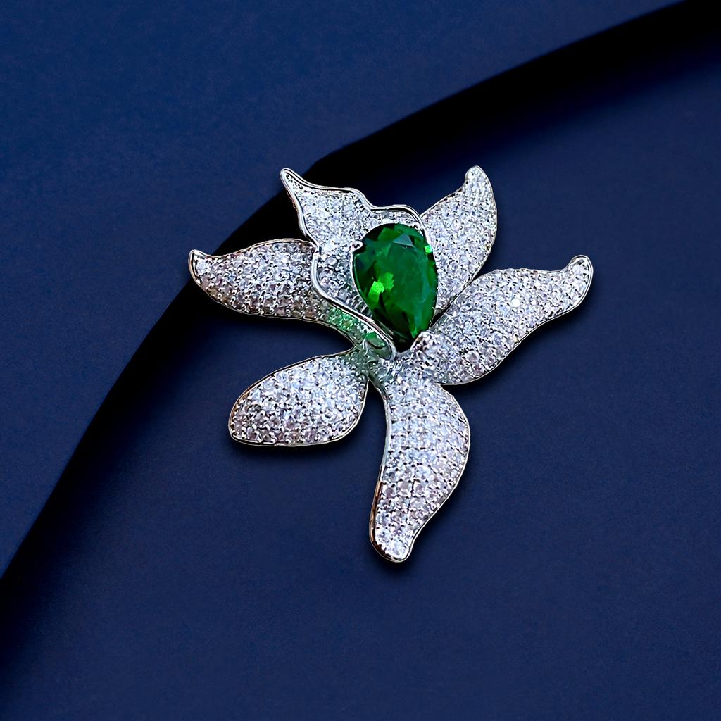 Winter New Korean Style Fashion Elegant Women's Luxury Brooch Pin Small Design Chrysanthemum Flower Brooch Pin
