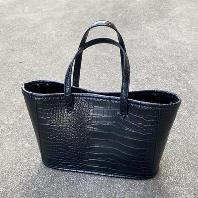 Niche Design Crocodile Pattern Bucket Bag Portable Shoulder Bag Rest Oblique Span Tote Women's Bag Leisure Winter