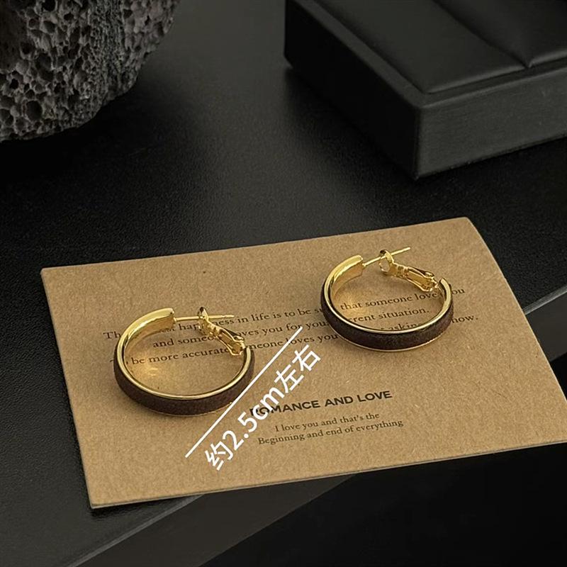 Элегантные минималистичные серебряные серьги-кольца из бархата - Шикарные и универсальные