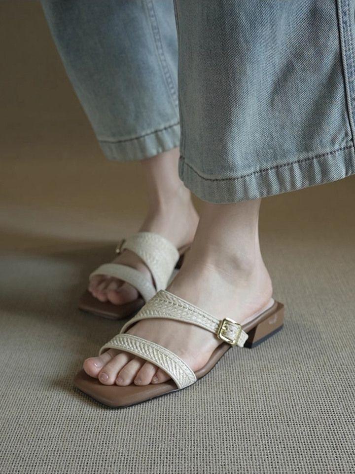 Irregular sense of design, straw-woven cool slippers for women's 2025 new holiday style, square head, middle heel, and one-word drag foreign style