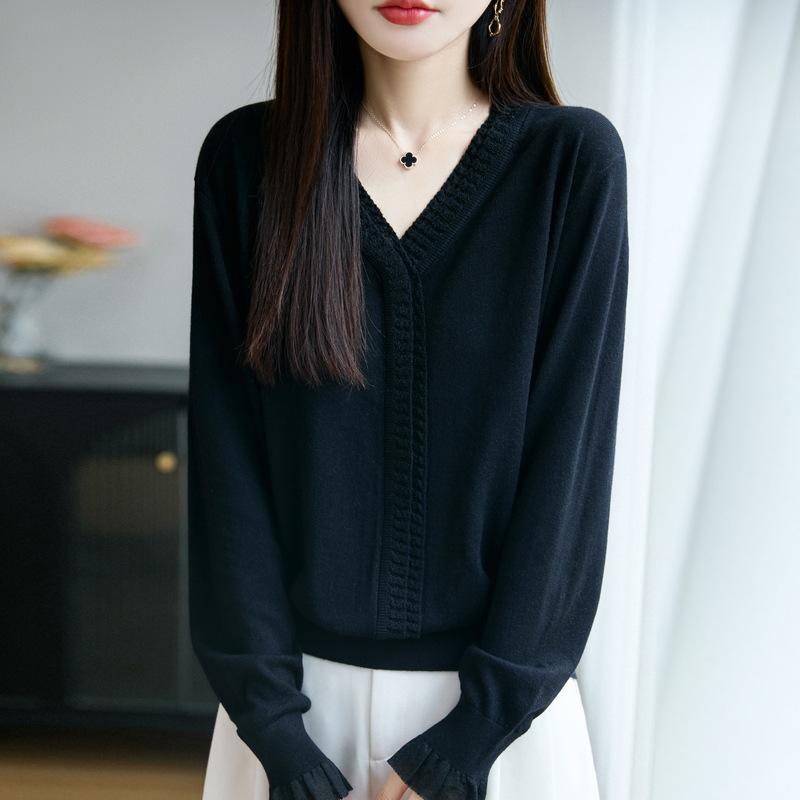 Early Autumn New V-neck Women's Knitted Sweater, Long-sleeved Lace with Black Ear Trim, Solid Color Loose Base Layer