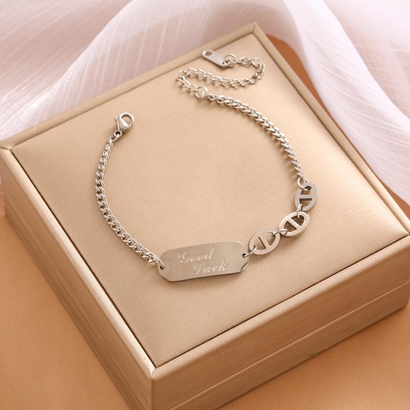 High-End Titanium Steel Four-Leaf Clover Bracelet with Shell Pendant – Durable, Fade-Resistant Design