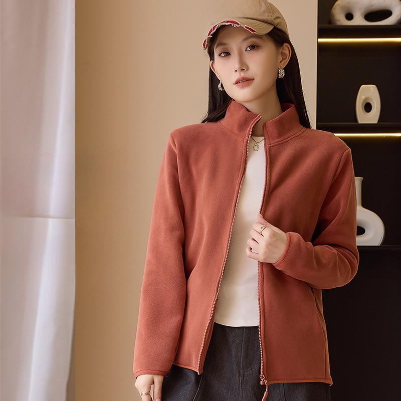 Женское осенне-зимнее пальто с воротником-стойкой — фото 3