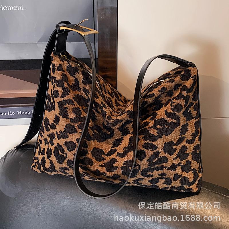 Large-capacity Bag Women's Autumn and Winter Versatile 2025 New Simple Niche Design Shoulder Messenger Bag Commuter Tote Bag