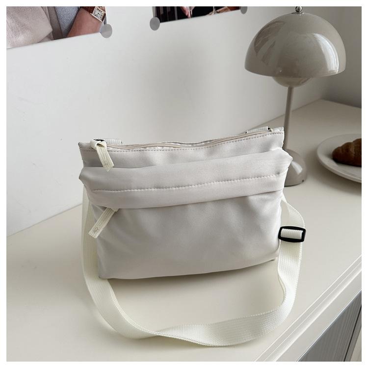 Lightweight Casual Messenger Bag Personalized Sports Mobile Phone Bag Women's Japanese Versatile Anti-splashing Small Square Bag Simple Shoulder Bag