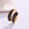 Anello in Acciaio Titanio Placcato Oro - Elegante Stile Ins da Donna con Sensazione di Alta Gamma e Design Semplice, Influenza Europea e Americana.