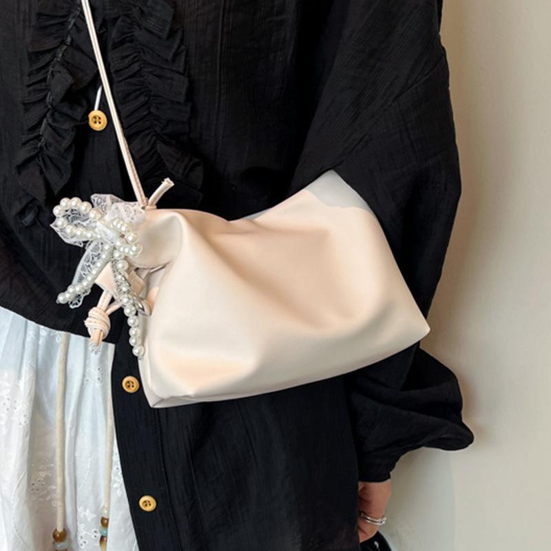 Super Fire Niche Milk Yellow Bag Women's 2025 New Trendy and Popular Versatile Messenger Bag Fashion Temperament Pleated Bucket Bag