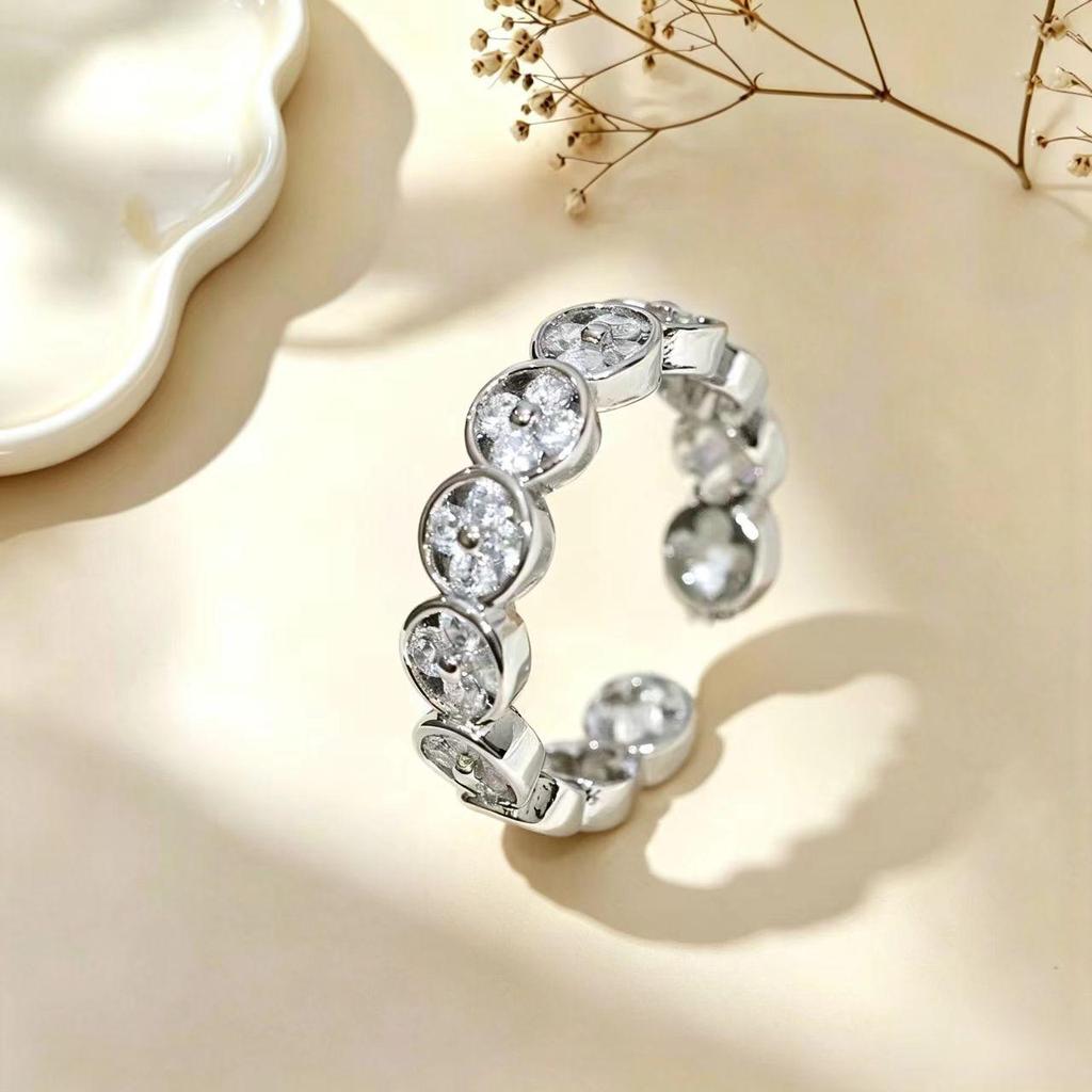 Luxury Zirconia Four-Leaf Clover Ring - Elegant Gold-Plated Design