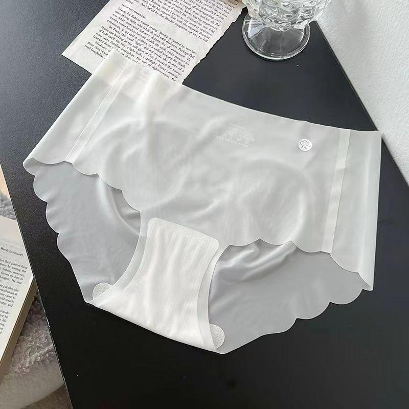 Ladies Spring and Summer Thin Ice Silk Invisible Naked Sense Yoga Fitness Briefs