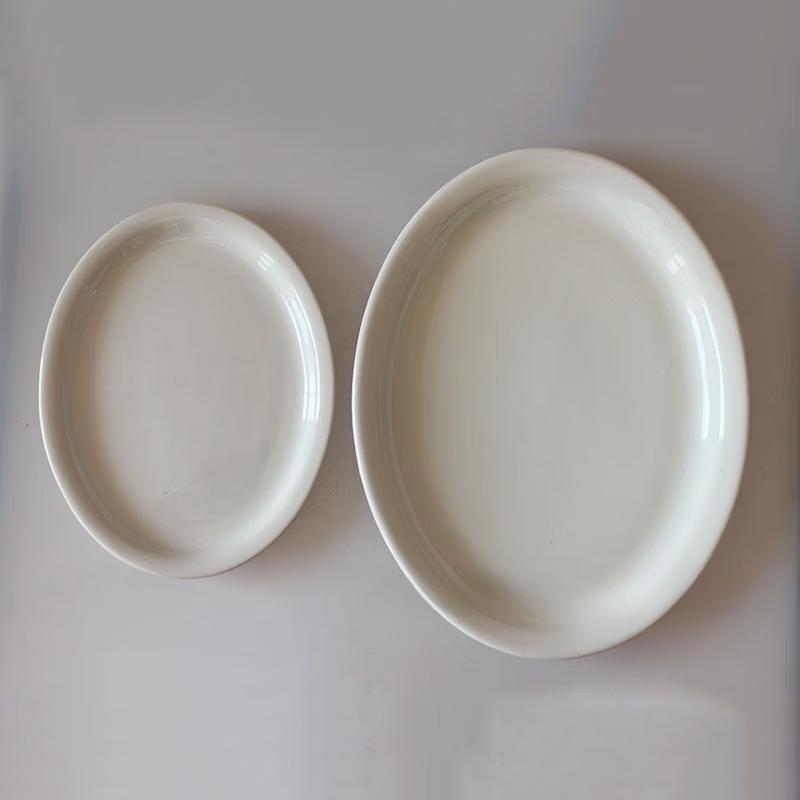 

Abay Milky White Glazed Ceramic Fish Plate