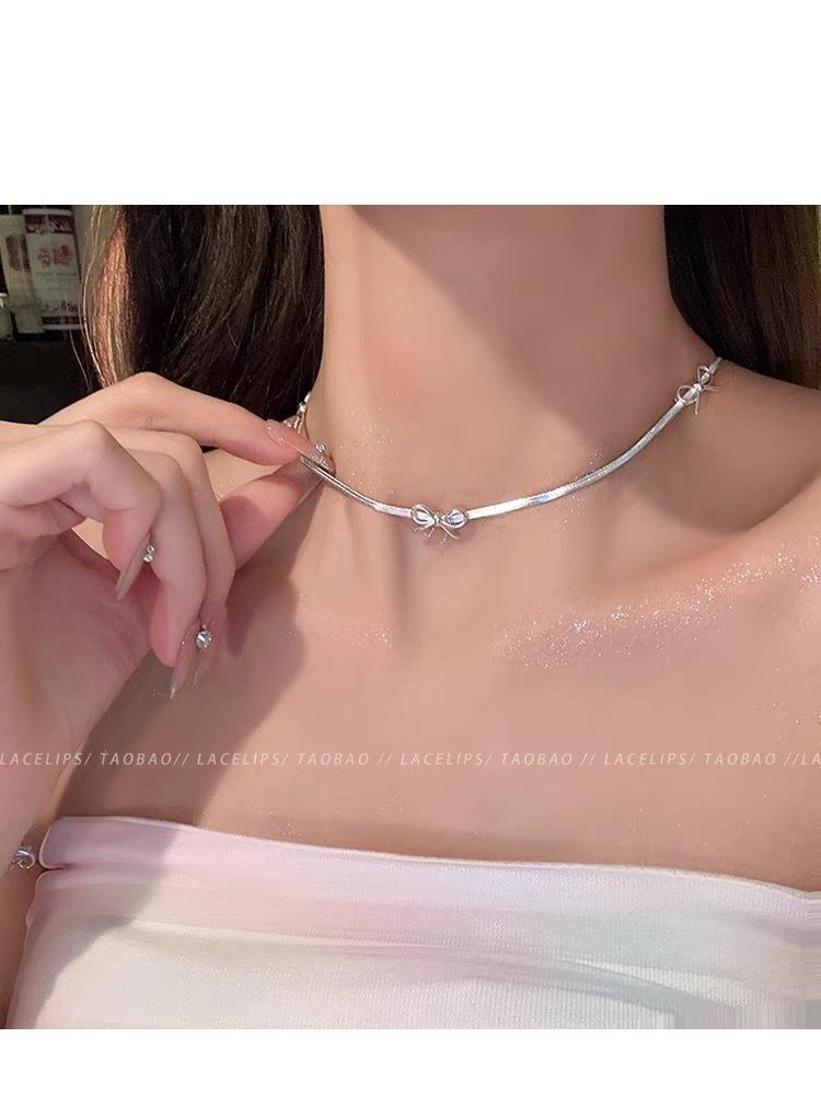 Camellia pearl necklace women's niche design sense collarbone chain high sense light luxury new neck chain
