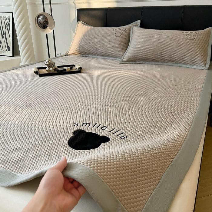 A-Klasse Ice Silk Cooler 3-teilig Sommer-Klimaanlage Weiche Matte Maschinenwaschbar Waschbarer Bettbezug