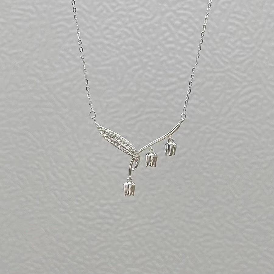 

Ожерелье Ландыш Женское Осенне-зимнее Премиальное Ожерелье с Подвеской в виде Цветка с Бахромой Премиальная Универсальная Нежная Цепочка для Ключицы