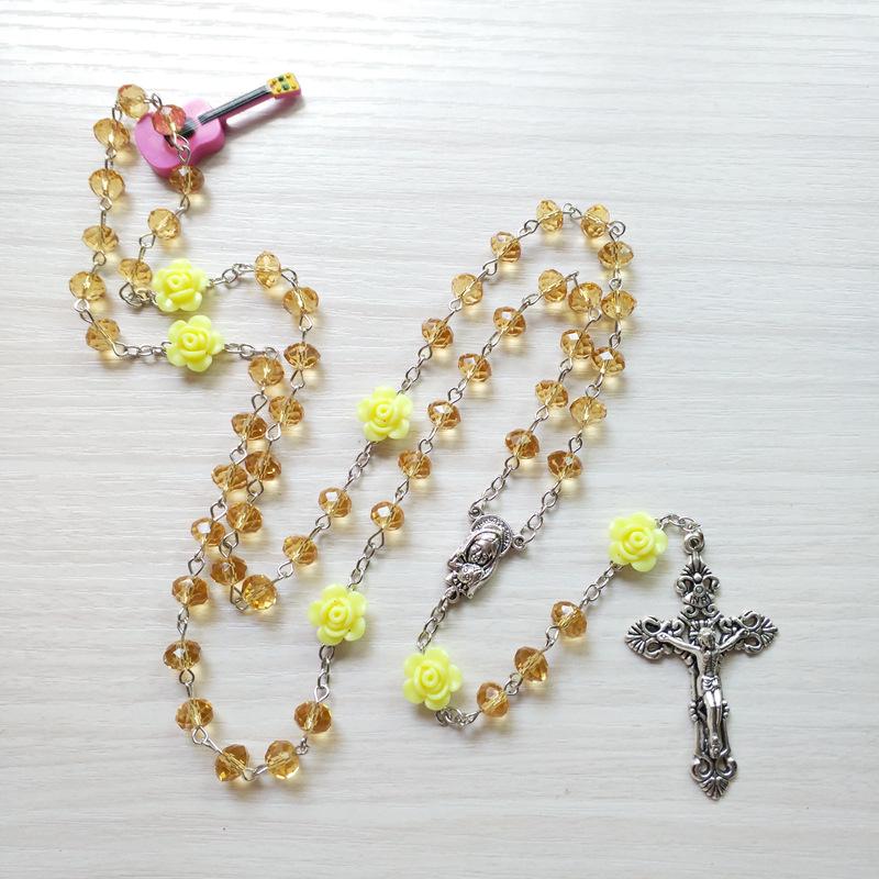 QIGO Rosa Rosenkristall Rosenkranz Halskette Katholisch Vintage Kreuz Anhänger Lange Halskette Religiöser Schmuck