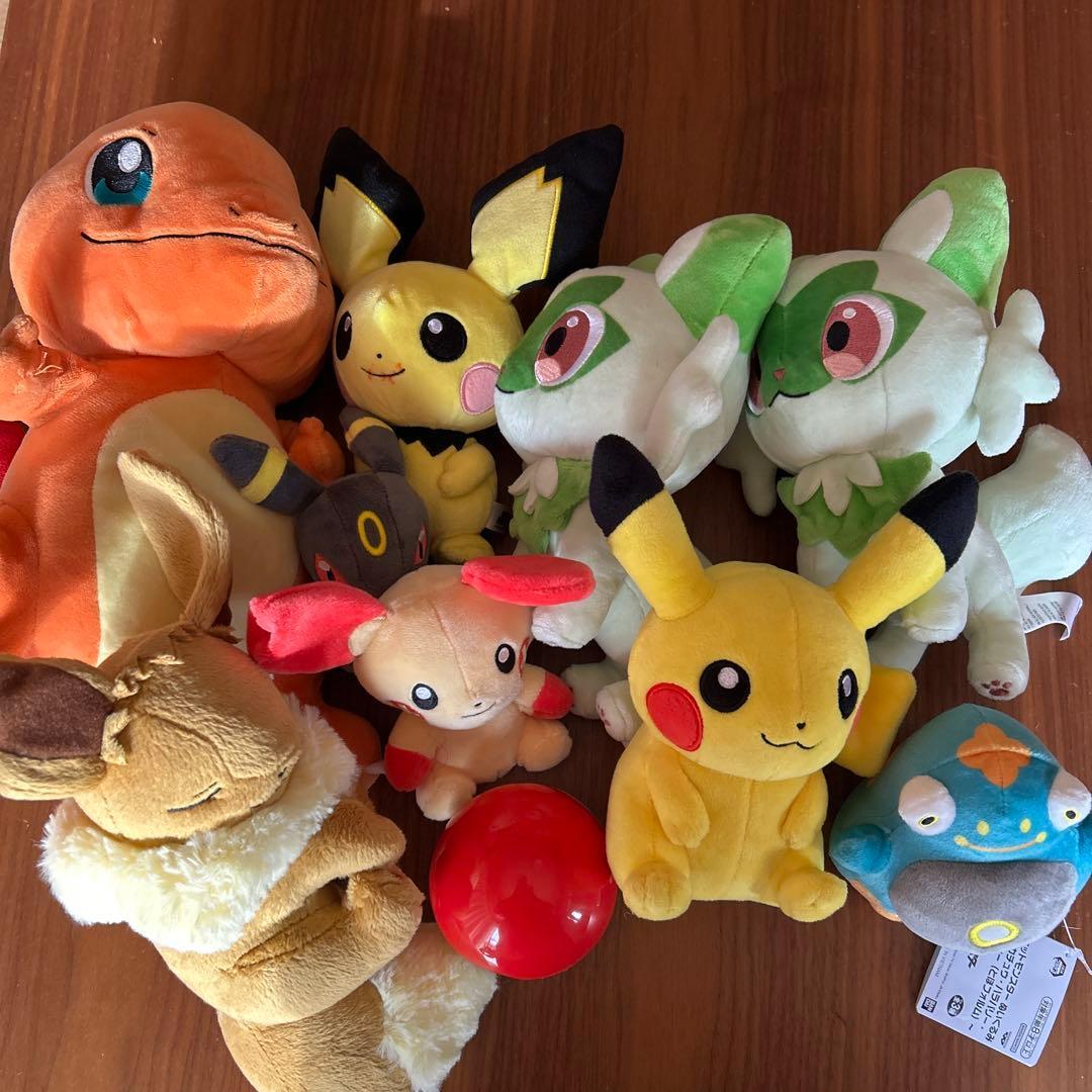 Pokemon Pikachu and other stuffed toy set