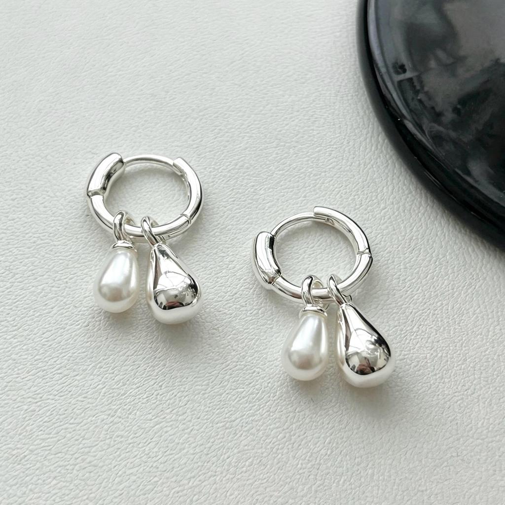 Glossy Pearl Water Drop Earrings for Women - Niche Design, High-End Cold Style, Simple Fashionable Versatile Ear Cuff.