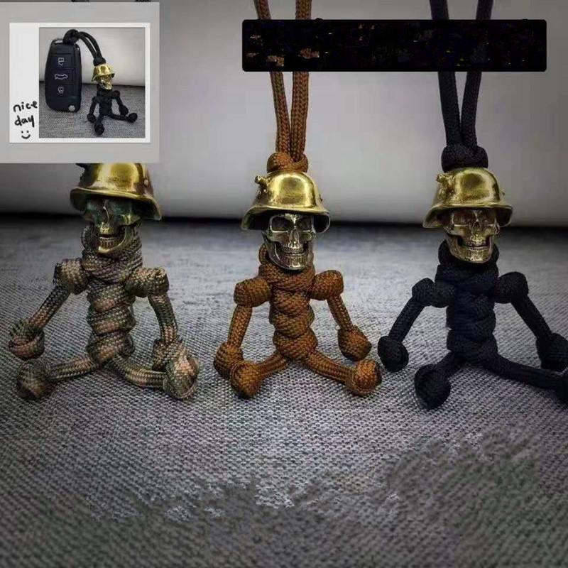 1PC Schädel Kopf Schlüsselanhänger Auto Biker Helm Anhänger Schlüsselanhänger geflochten Seil Paracord Buddy Bag hängen Rucksack Puppe Spielzeug