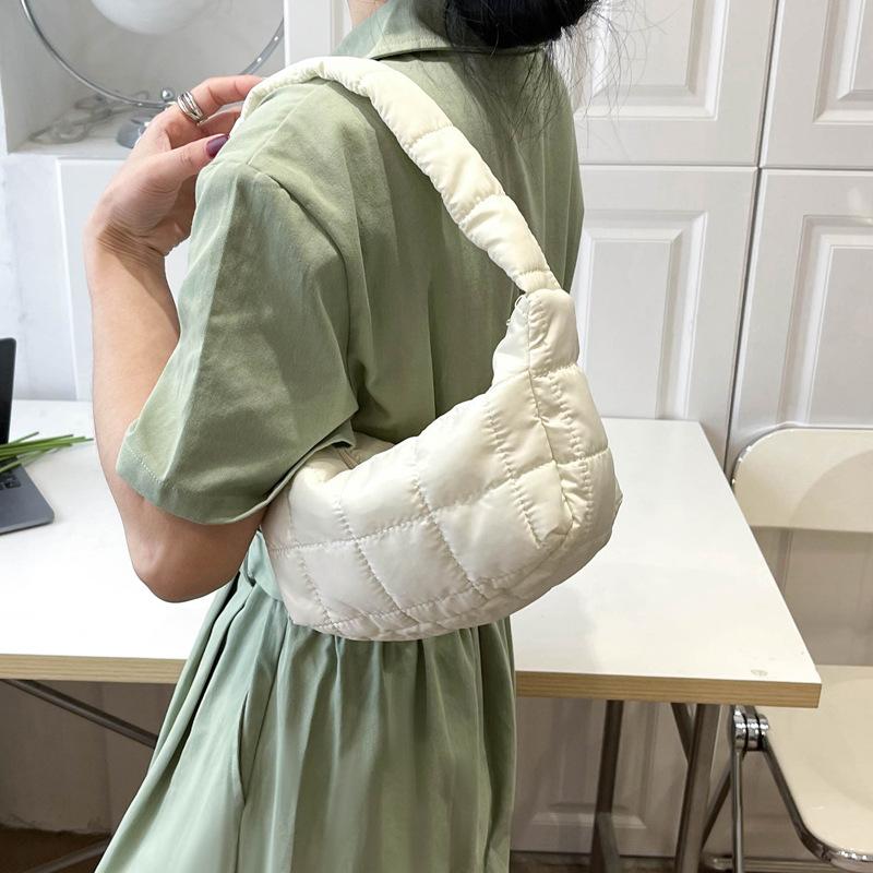

Quilted Padded Shoulder Bag - Spacious Retro Hobo Handbag with Plaid Embroidery, and Durable Nyl Material for Women бежевый