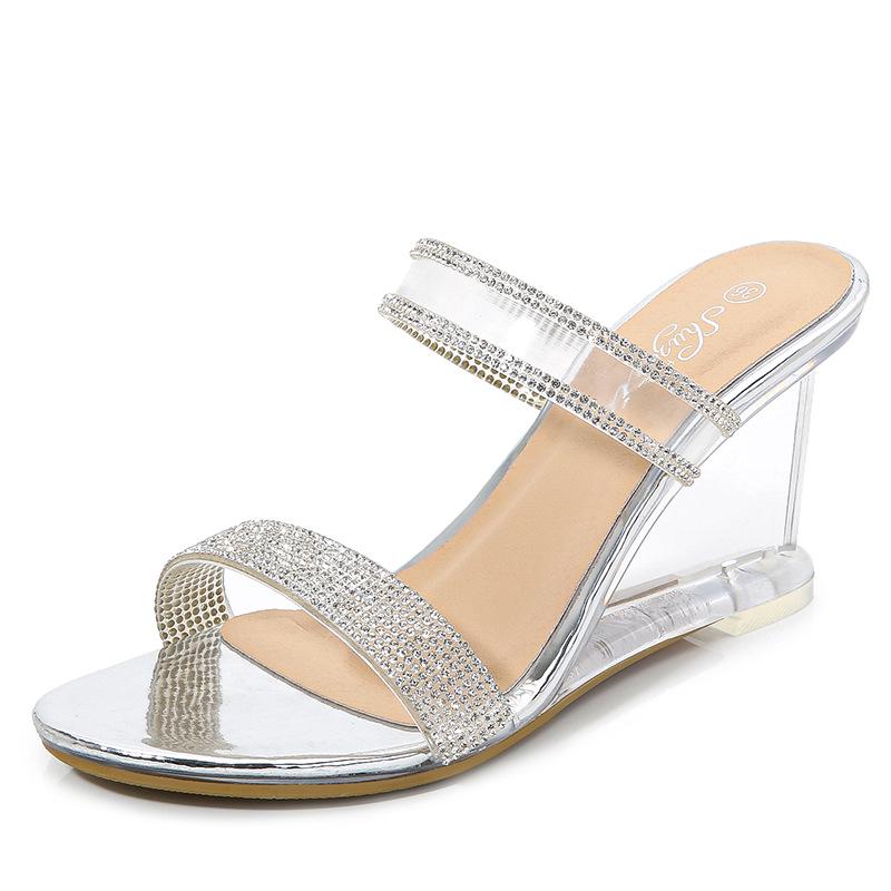 

Новые летние пикантные прозрачные туфли на высоком каблуке с жемчугом и стразами, женские босоножки на наклонном каблуке со стеклянными стразами, LFD 43 серебряный