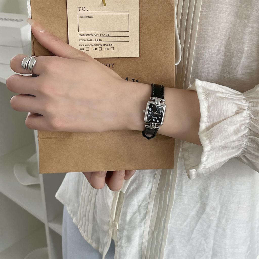 Fashion Small Square Watch Simple Roman Scale Retro Exquisite Small And Versatile Sugar Cube Medieval Watch Women