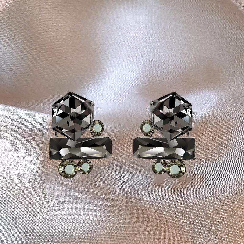 Geometric Cube Stud Earrings: Fashionable & Exquisite Sugar Cube Design for Women