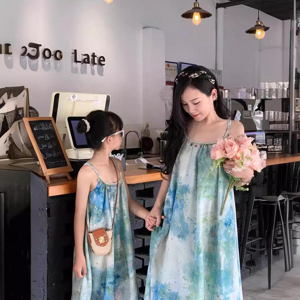 Summer Tie-Dye Mother-Daughter Seaside Vacation Dress: Loose-Fit, Slimming, Sweet French Style with Suspenders.