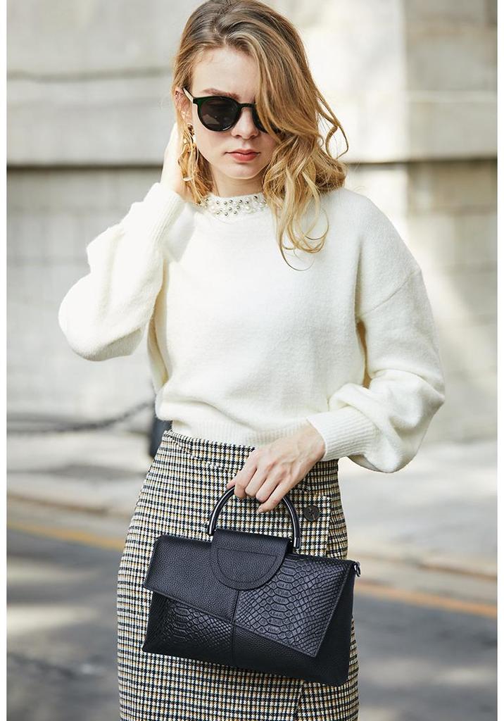 New Style Genuine Leather Women’s Clutch: 2026 First Layer Cowhide Crossbody, Fashionable Temperament for Banquet, Small Handbag.