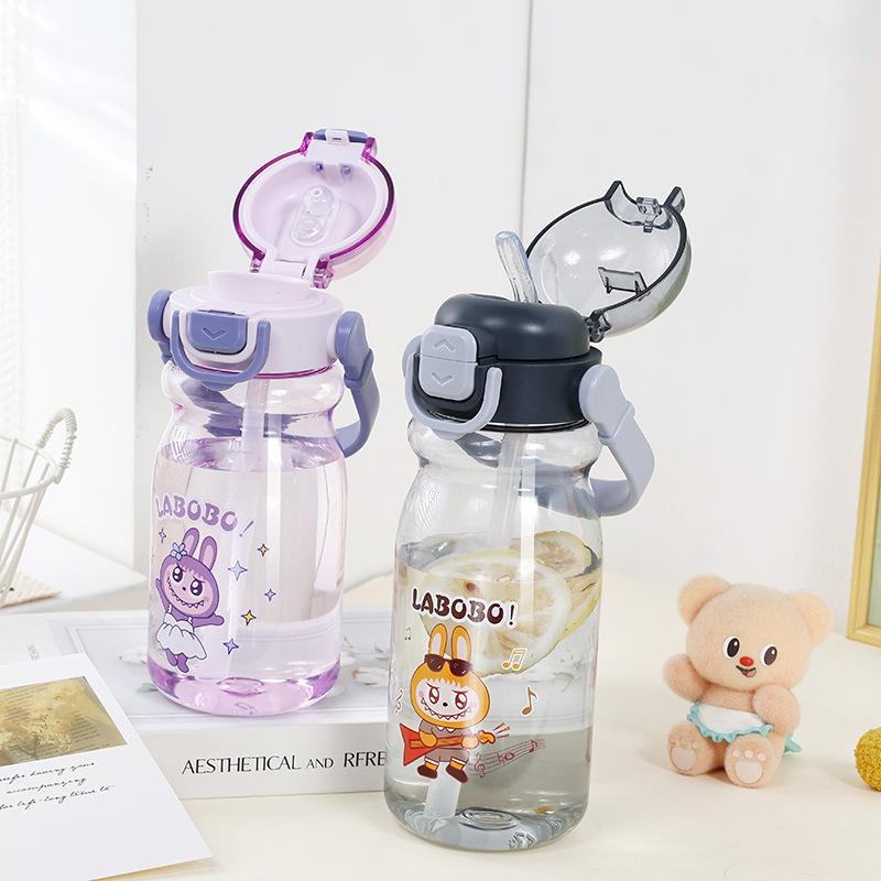 Water bottle Large capacity cartoon children's plastic water cup Cute straw cup Student kettle Portable outer belt Drop-resistant drinking water