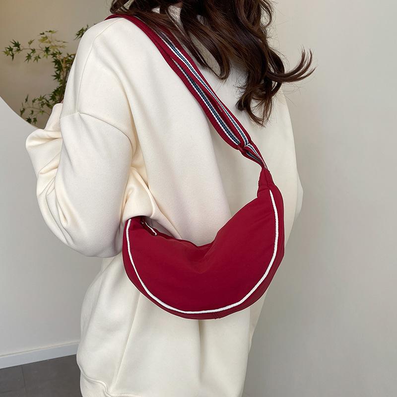 

Casual shoulder bag 2025 new simple and large-capacity versatile crossbody bag nylon cloth women s bag dumpling bag красный