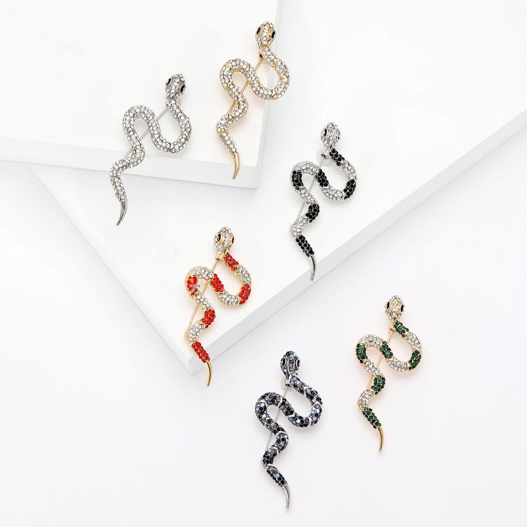 Exquisite Snake Rhinestone Brooch: Japanese-Korean Fashion Alloy Animal Pin for Coats & Outerwear