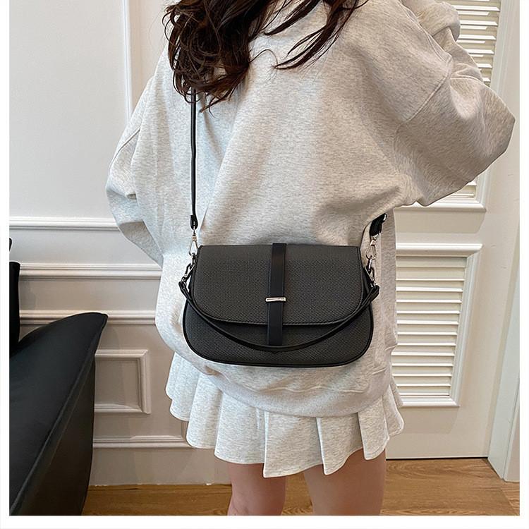 IELGY Korean Version Fashion Saddle Bag Retro Simple Handbag