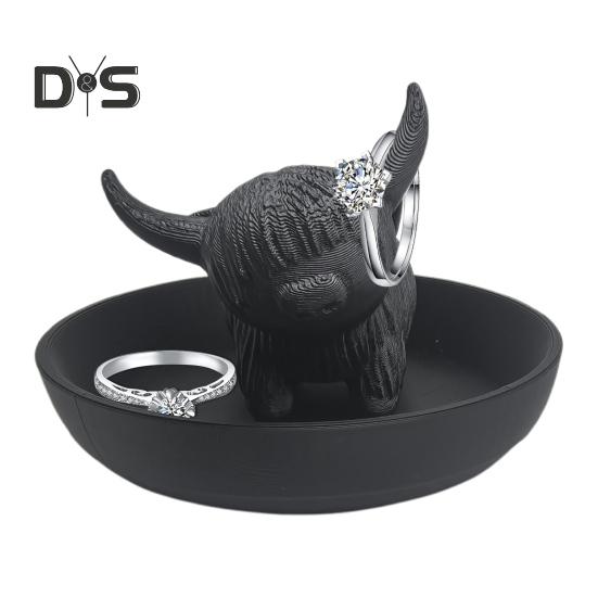 Highland Cow Ring Holder Mini Highland Cow Ring Dish Plastic Cattle Statue Jewelry Stand for Wedding Anniversary Bridal Engagement Gift