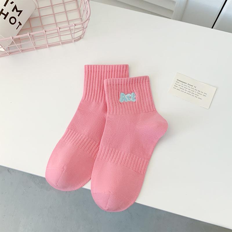 

Женские весенне-летние новые носки с вышивкой букв, всевозможные стили колледжа, дышащие розовые носки 1 pair красный