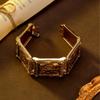 Bracelet Carré de Marque Relief Industrie Lourde Vintage Avec Texture Rétro Décoration Faite à la Main Sculpture de Palais Antique
