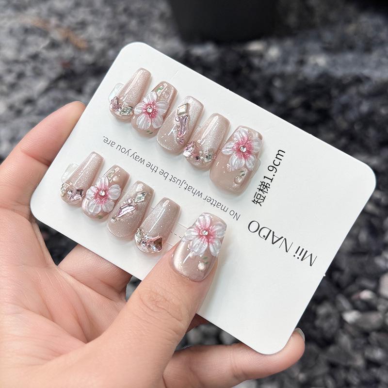 

Мечтательный цветущий маникюр с ручной росписью в цветочек: Блестящие, Ручной работы, Универсальные накладные ногти с 3D цветами для шикарного, сияющего образа.