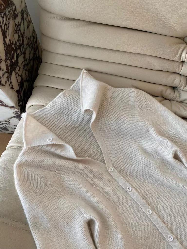 Women's Slim-Fit V-Neck Wool Knit Top: 2024 Autumn/Winter Design, Long-Sleeved and Stylish Base Layer